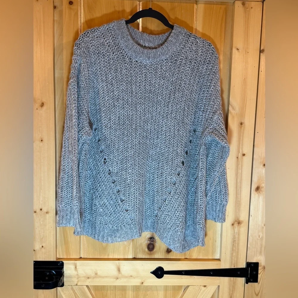 American‎ Eagle Outfitters Glacier Gray Cable Knit Crew Neck Sweater Size S